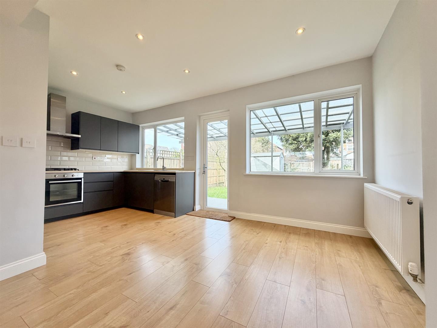 3 bed property in Sylvan Avenue, London